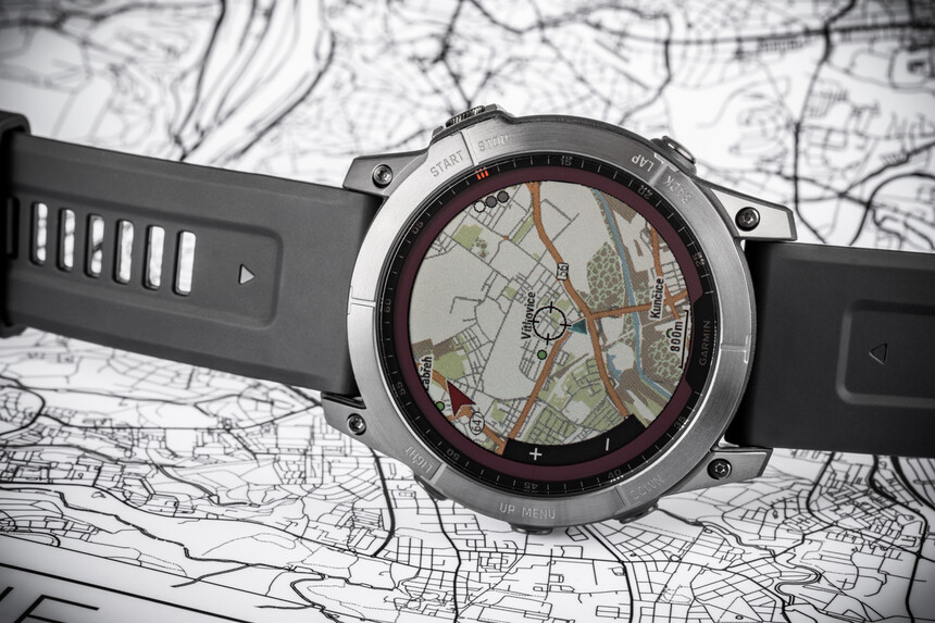 Transfleksyjny wyświetlacz w zegarku Garmin Fenix 7X