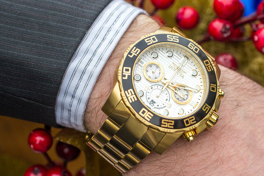 Błąd: Do swobodnego stroju Invicty się obronią, ale do marynarki? Są zbyt duże i zbyt wyraziste.