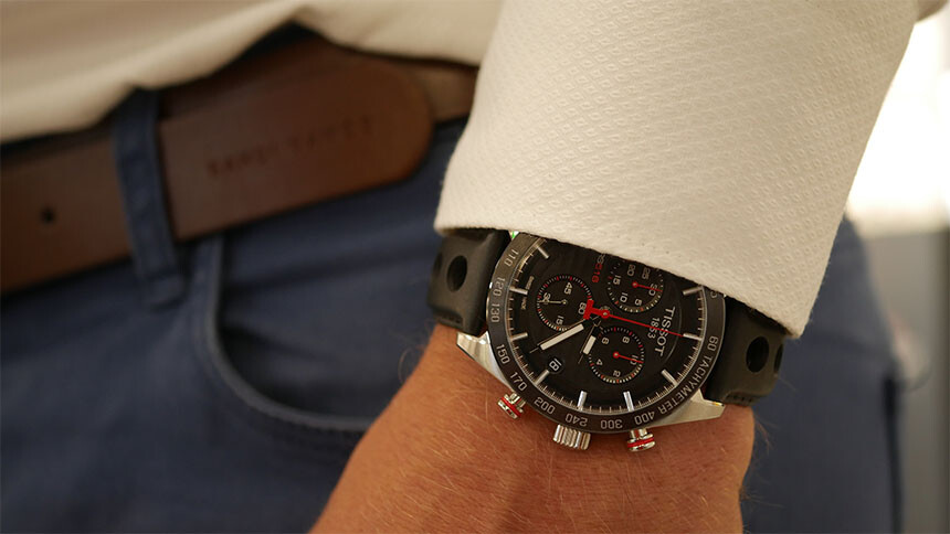 Błąd: Pasek do spodni i pasek zegarka nie współgrają ze sobą. O ogólnie sportowym charakterze zegarka nie wspominając. Na rozdaniu dyplomów by to nie przeszło.