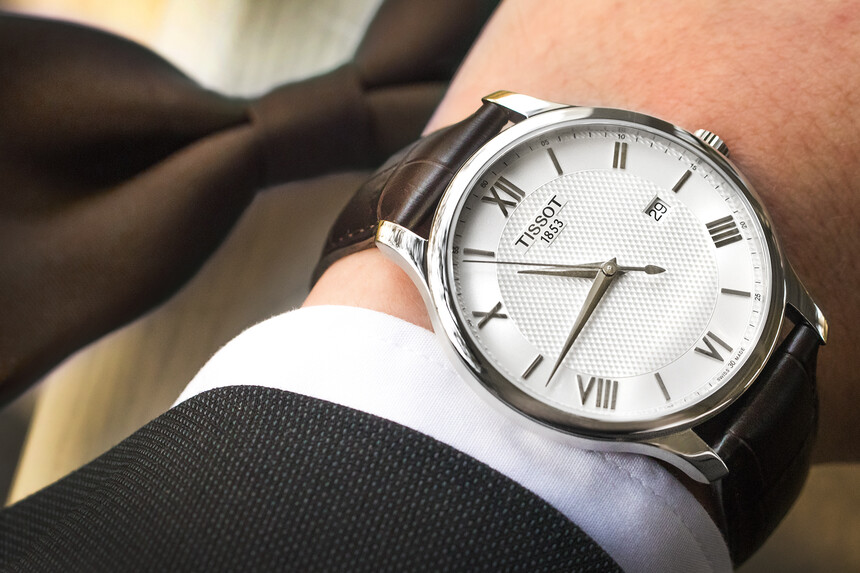 Świetny wybór: stalowa koperta i skórzany pasek.