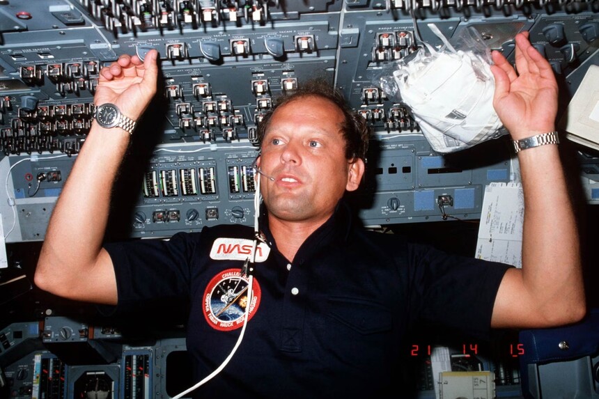 Bulova Accutron GMT, později přejmenované jako Astronaut.