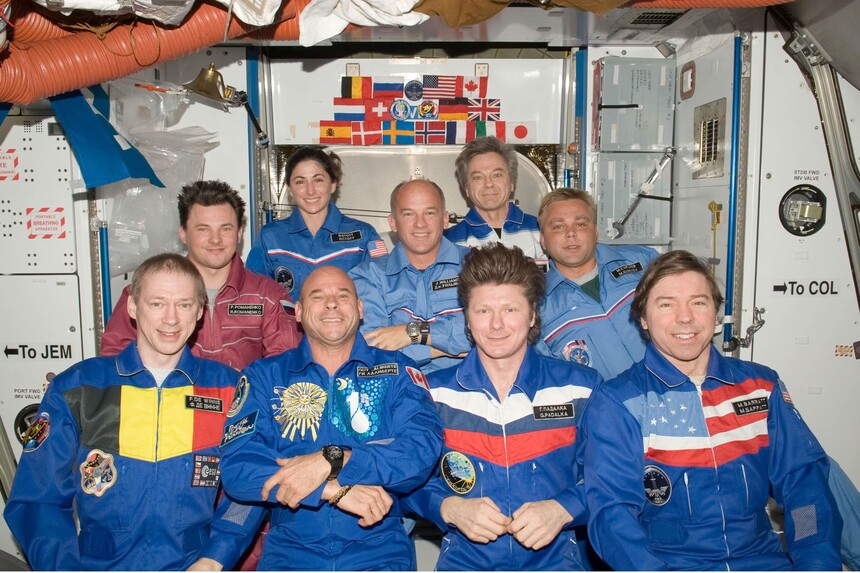 Guy Laliberté s černýmý AP, pravděpodobně nejdražšími hodinkami ve vesmíru.