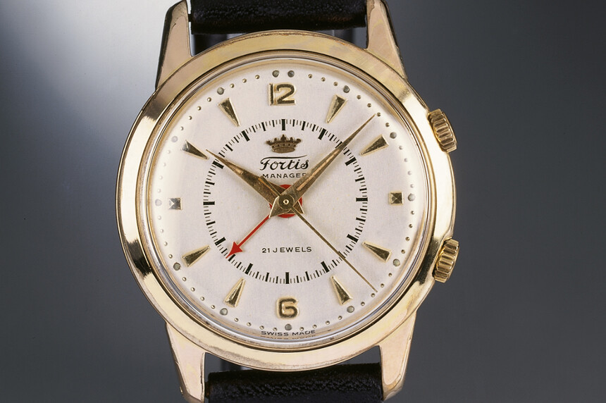 Model Fortis Manager z komplikacją alarmu. Źródło: www.fortis-swiss.com