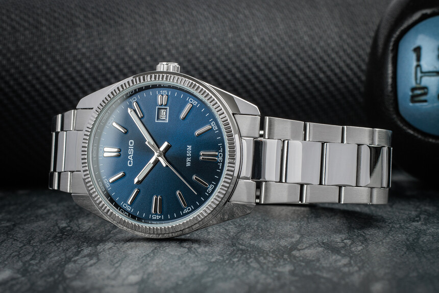 Wariant z niebieską tarczą.