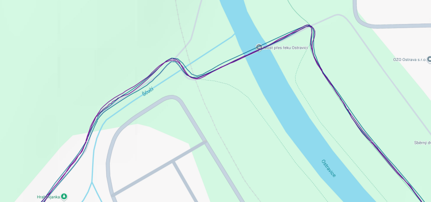 Niebieski – Coros Pace 4, fioletowy – Garmin Forerunner 970