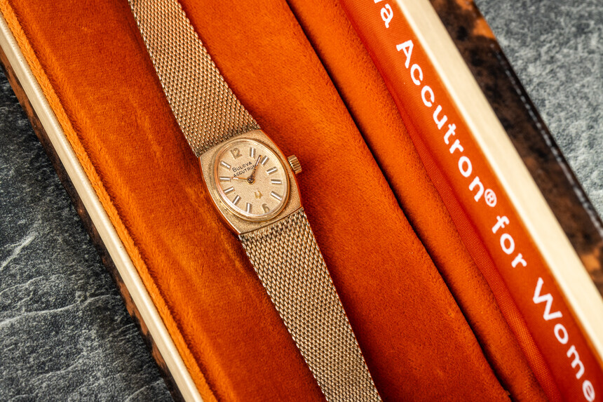 Bulova Accutron z mechanizmem kamertonowym.