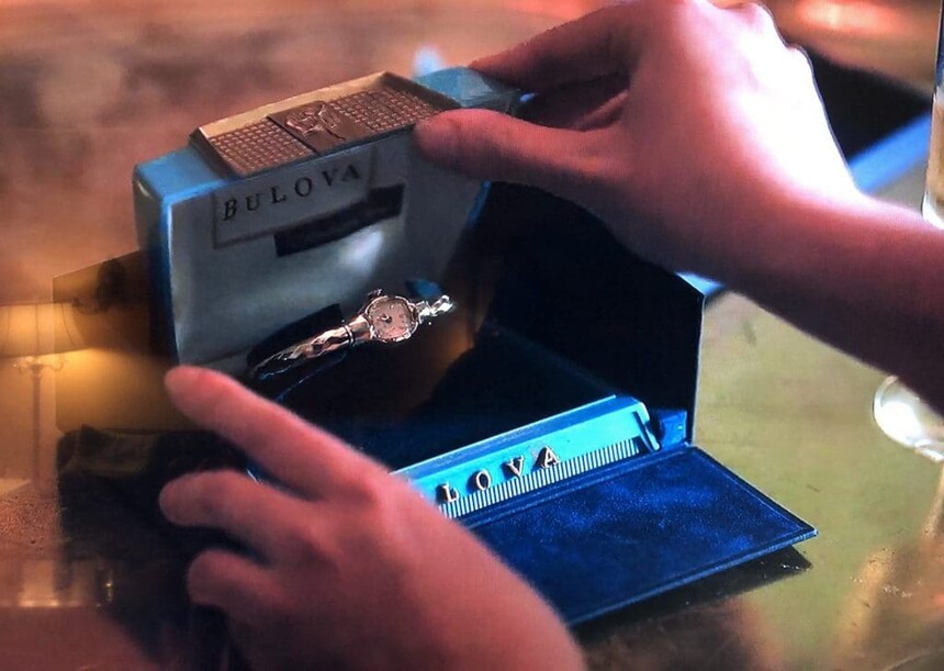 Zegarek Bulova American Girl noszony przez Beth Harmon w serialu. Źródło: www.timeandtidewatches.com