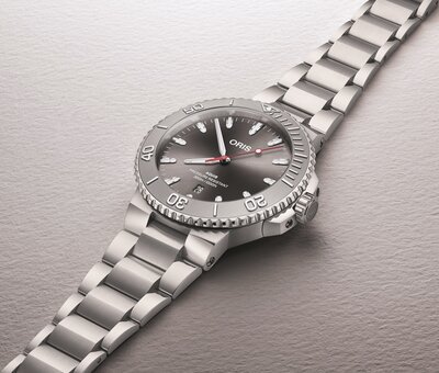 Oris Aquis Date Relief Automatic 01 733 7789 4153-07 8 23 04PEB