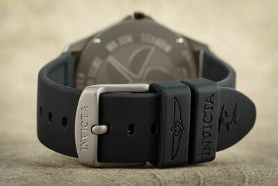 Invicta Reserve Slim Quartz 44mm 23761