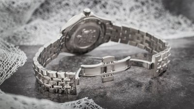 Certina DS Action Lady Quartz Precidrive COSC Chronometer Diamonds C032.051.11.056.00