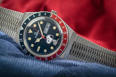 Timex Q Timex Reissue TW2U71300 Peanuts 70th Anniversary Snoopy