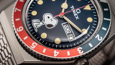 Timex Q Timex Reissue TW2U71300 Peanuts 70th Anniversary Snoopy